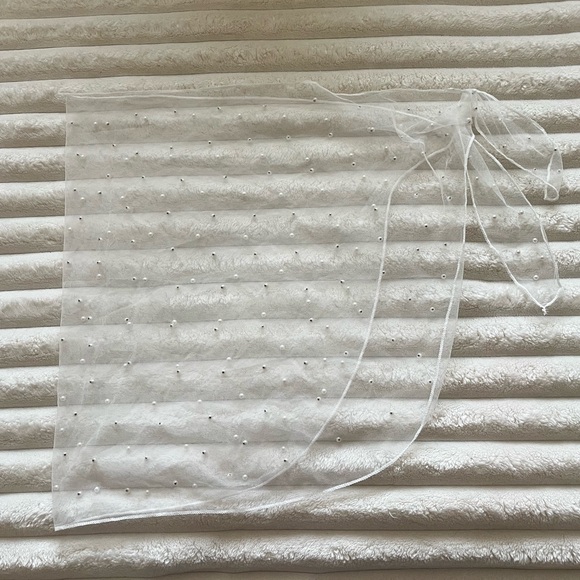 NWOT White Pearl-Studded Wrap! - Picture 2 of 3